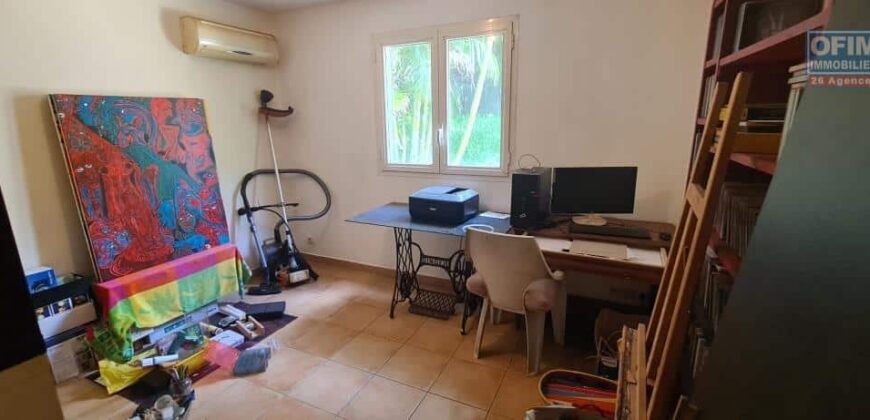 A vendre un agréable appartement T3 d’environ 70 m2 situé dans une petite résidence calme au Tampon