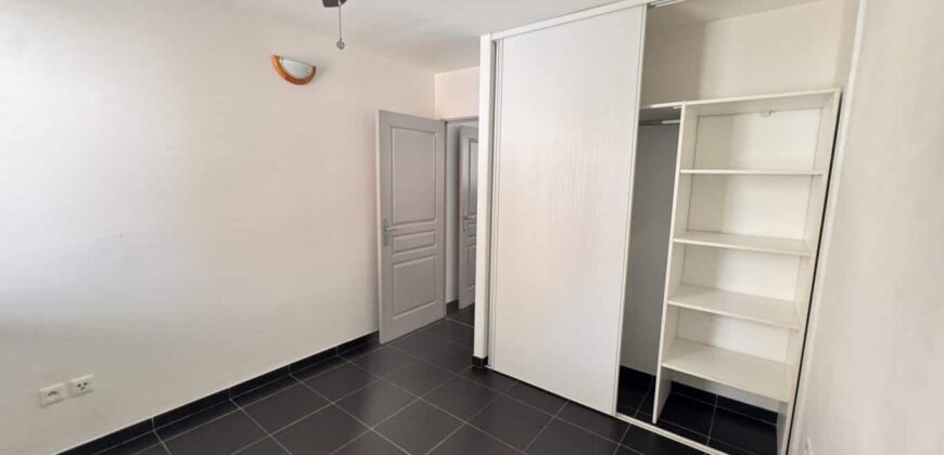 Appartement T3 à louer avec terrasse et parking, situé dans les bas de Montgaillard