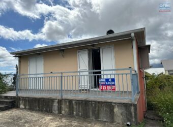 A louer une villa F3 de 60 m2 accessible PMR située dans un cadre calme au 12ème km au Tampon