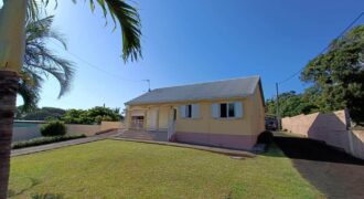 Location d’une charmante villa F4 avec piscine, proche des écoles, Chemin du Cap à Sainte-Anne.