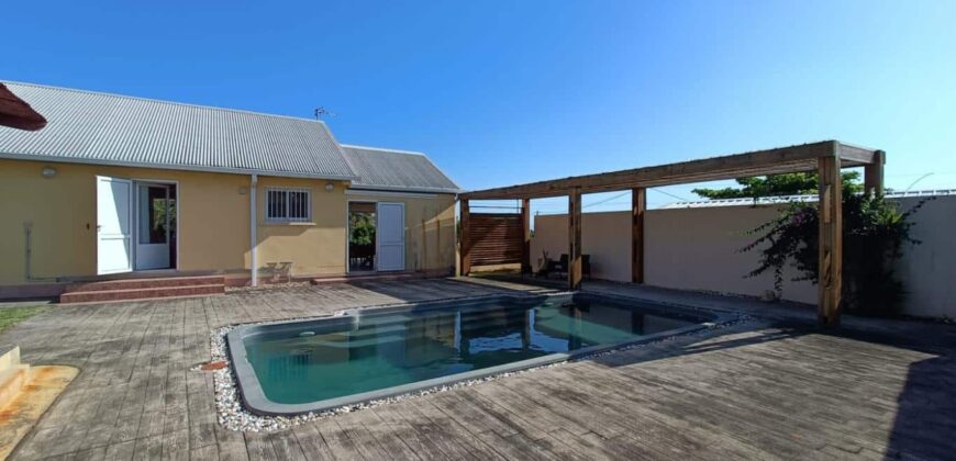 Location d’une charmante villa F4 avec piscine, proche des écoles, Chemin du Cap à Sainte-Anne.