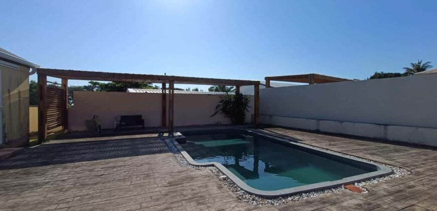 Location d’une charmante villa F4 avec piscine, proche des écoles, Chemin du Cap à Sainte-Anne.