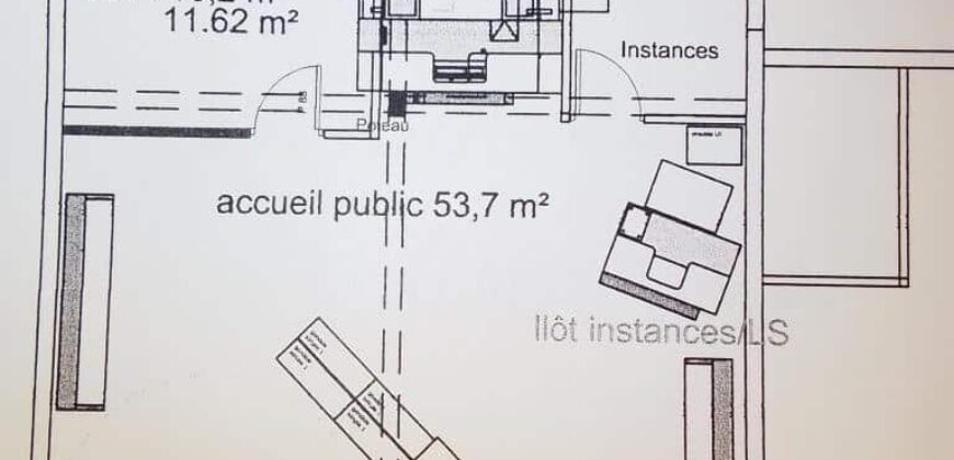 A louer: Local commercial de 110 m² avec places de parking à la Grande Montée