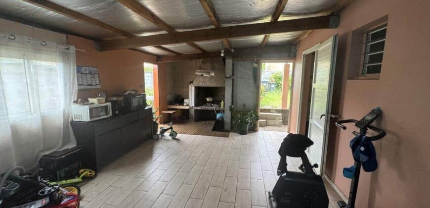 A vendre une villa T3/4 d’environ 80 m² sur un terrain de 582 m² située dans un quartier calme à la Plaine des Cafres