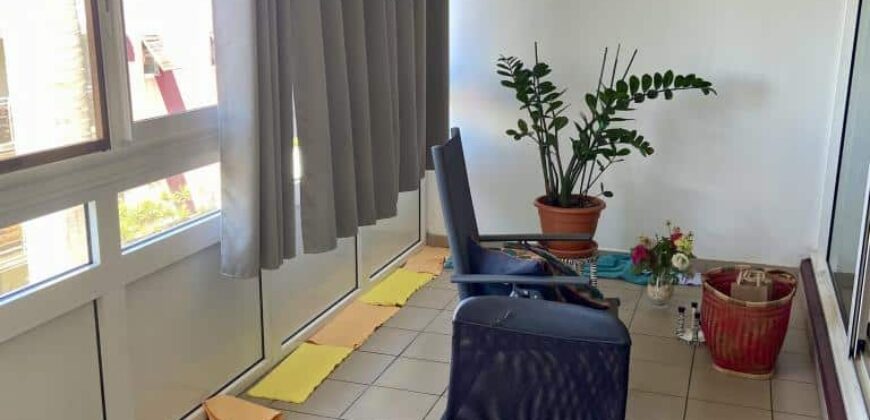 A vendre un appartement de type F2 situé dans la résidence des Palmistes à Saint Pierre