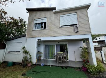 Vente villa R+1 de 80,86 m² offrant vue mer sur terrain de 194 m² à Saint-Leu