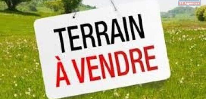 Terrain constructible de 827 m² à vendre, proche du centre-ville de La Plaine des Palmistes.