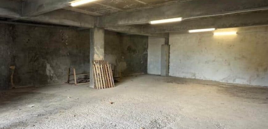 Location : Entrepôt de 80 m² en sous-sol, à proximité des commerces à Saint-Pierre