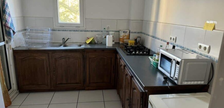 A vendre un agréable appartement T3 situé dans une résidence sécurisée proche du centre-ville du Tampon