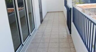 A louer appartement de 69 m² avec terrasse, situé en plein centre-ville de Saint-Joseph.