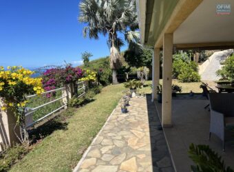 A vendre : Charmante villa F3+ de 82 m² sur un vaste terrain de 1003 m² avec vue imprenable sur la mer et les montagnes à Étang-Salé