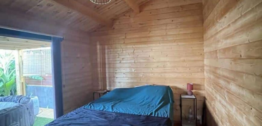 À vendre : Charmante maison bois F3 de plain-pied avec vue sur l’océan, dans un cadre idyllique à Saint-Louis