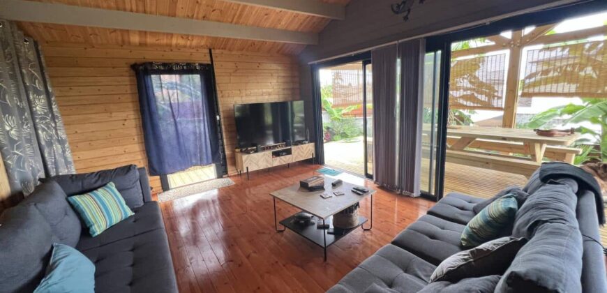 À vendre : Charmante maison bois F3 de plain-pied avec vue sur l’océan, dans un cadre idyllique à Saint-Louis