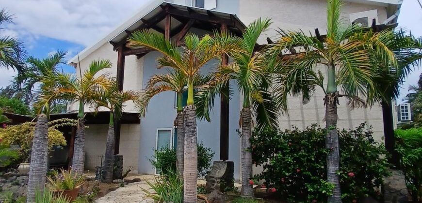 A louer : appartement duplex, proche de la plage et des commerces à La Saline-les-Bains.