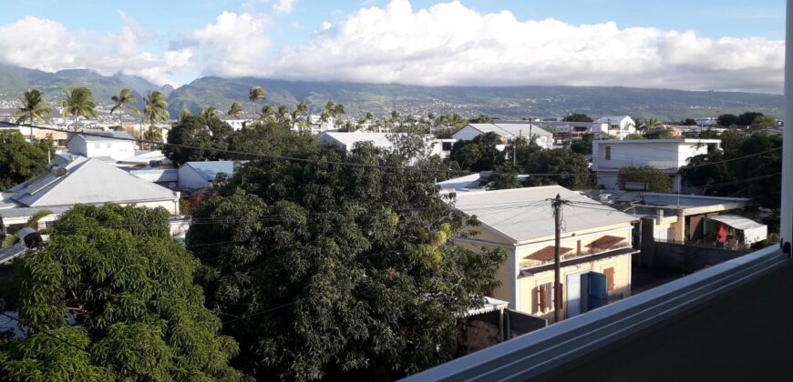 A louer un appartement neuf de type F4/5 situé dans le centre-ville du Port