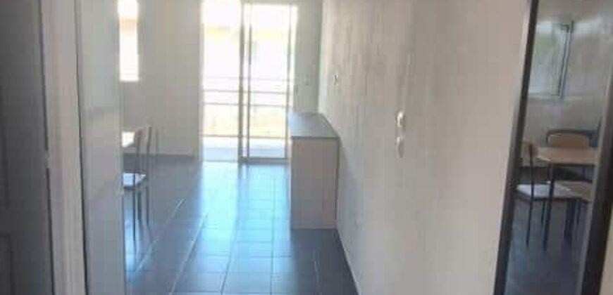 Location d’un appartement meublé de 41.27m2 proche du centre ville de Saint Benoit