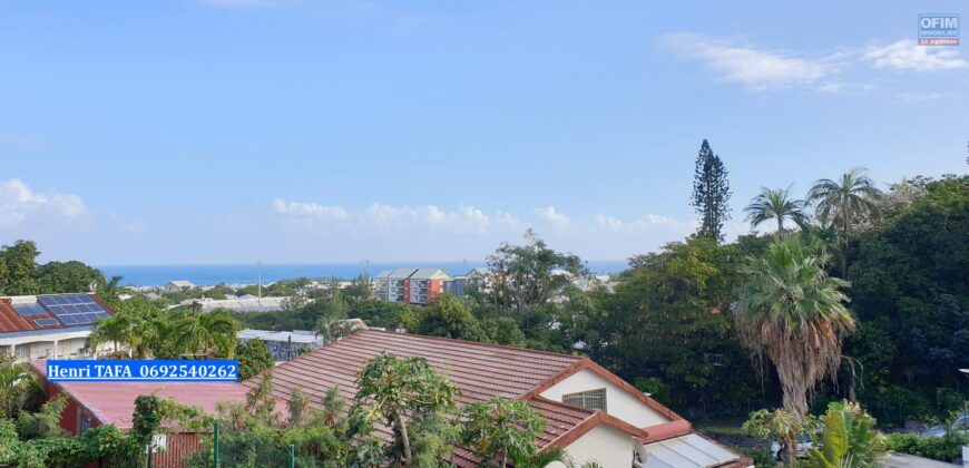 A louer un studio climatisé avec vue mer et montagne situé dans une résidence calme et sécurisée à Saint Joseph