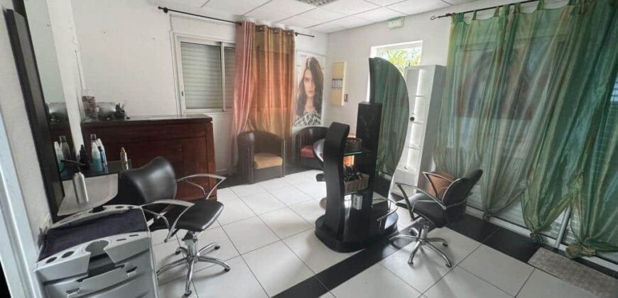 A louer local professionnel d’environ 31 m² idéal pour salon de coiffure situé au Tampon