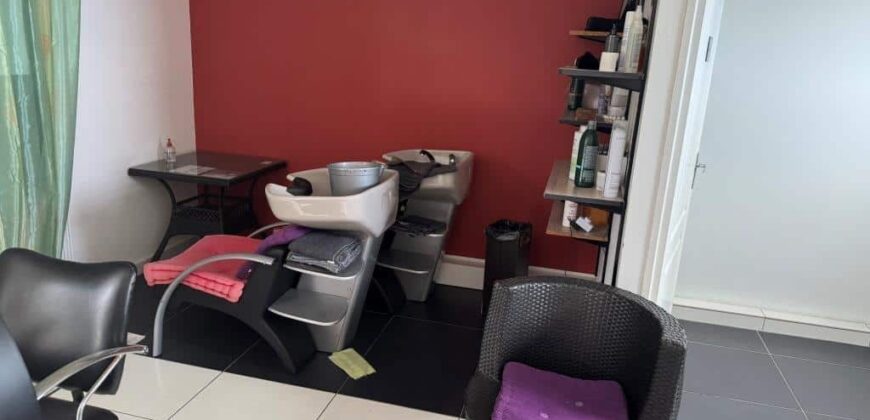 A louer local professionnel d’environ 31 m² idéal pour salon de coiffure situé au Tampon