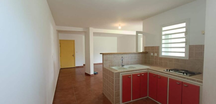 A vendre appartement T3 de 63m2 avec parkings à Saint Benoit